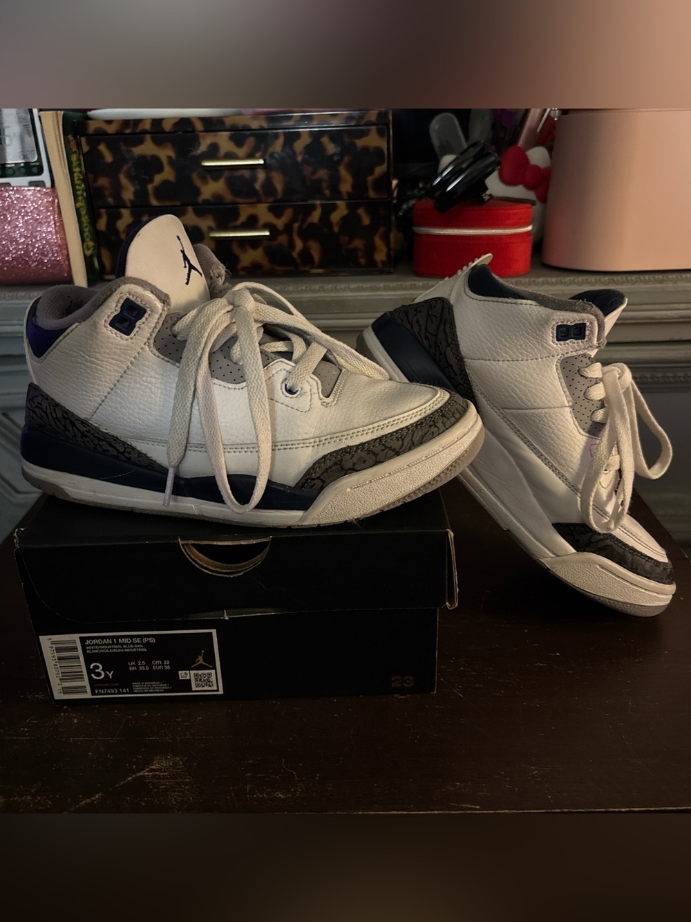 Jordan 1 MID SE White and blue shoes